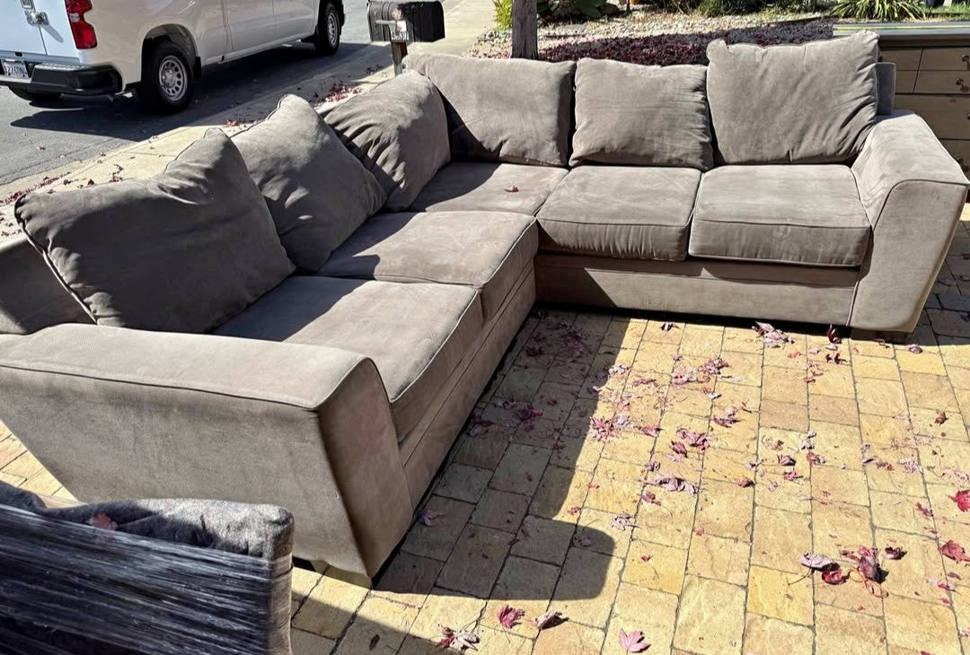 Initial acquisition photo for 10.05.26 Ashley Furniture Sectional
